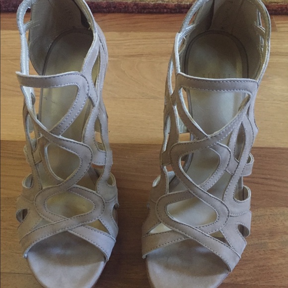 Women’s Stuart Weitzman suede heels - Picture 6 of 6